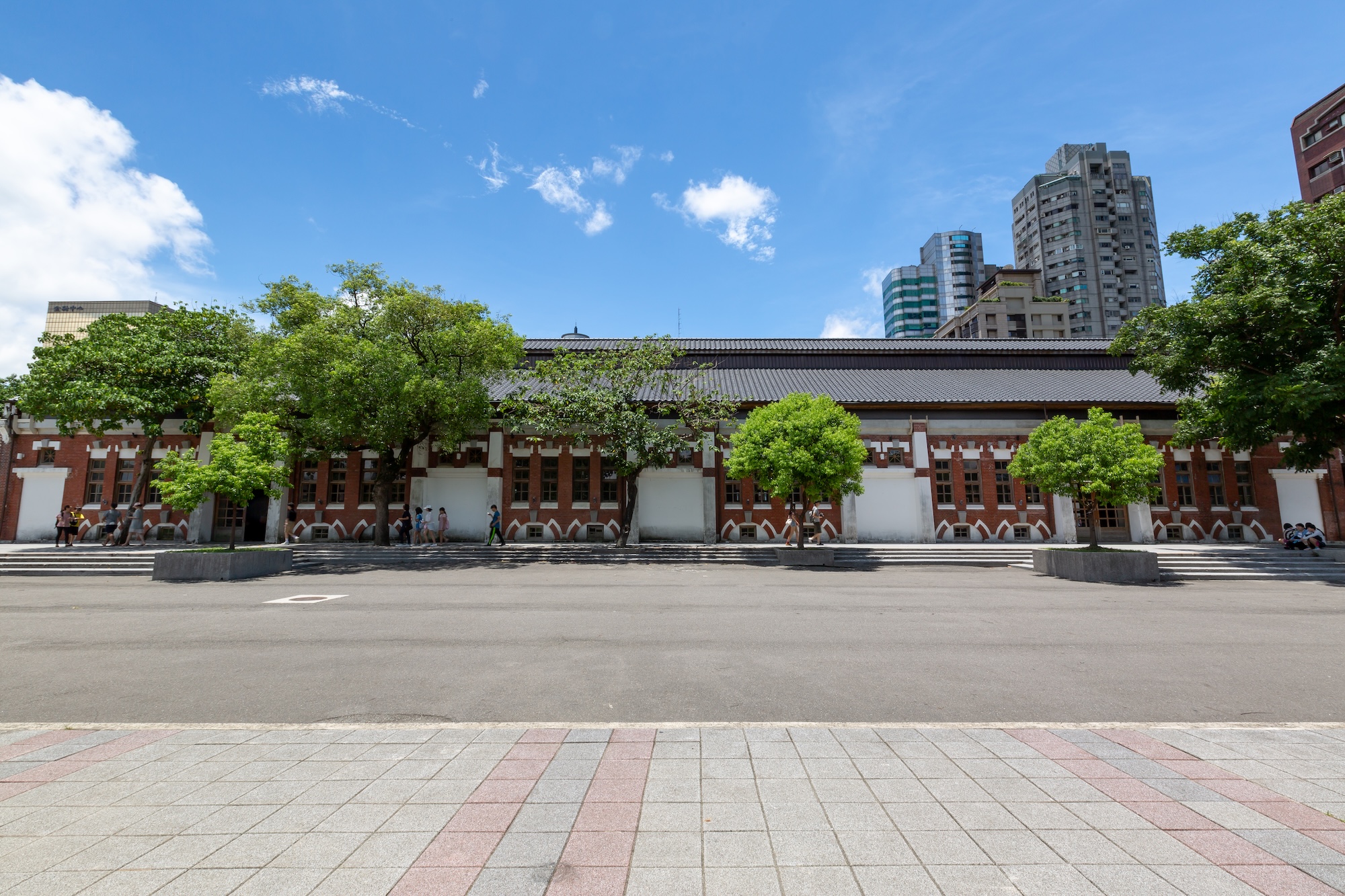 西1館